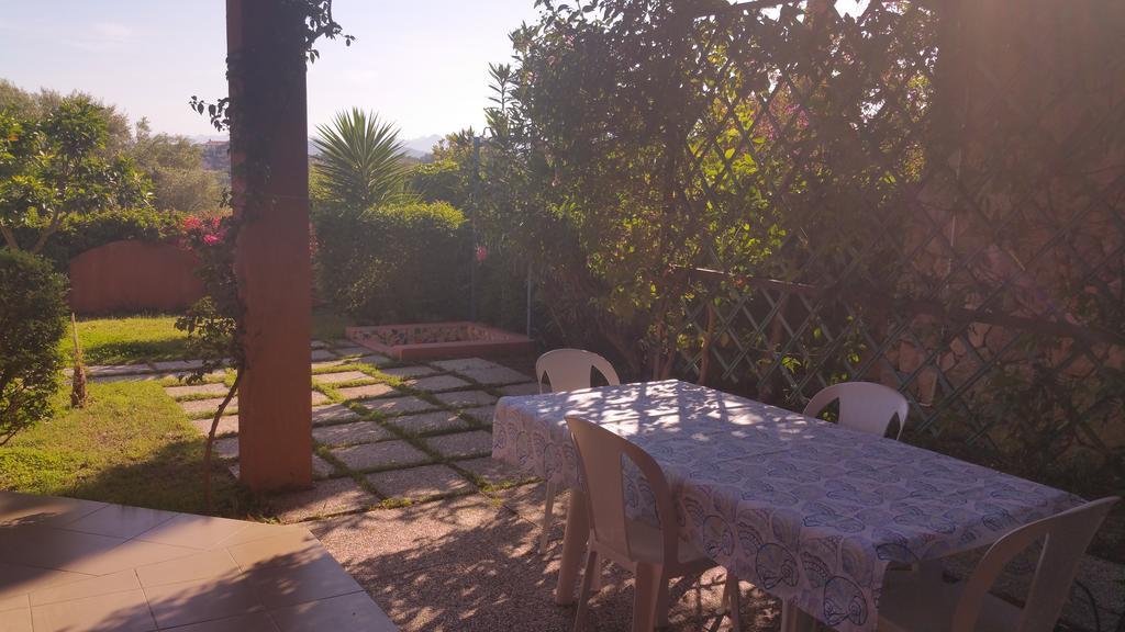 Residence Appartamenti Caffarena Àrbatax Quarto foto